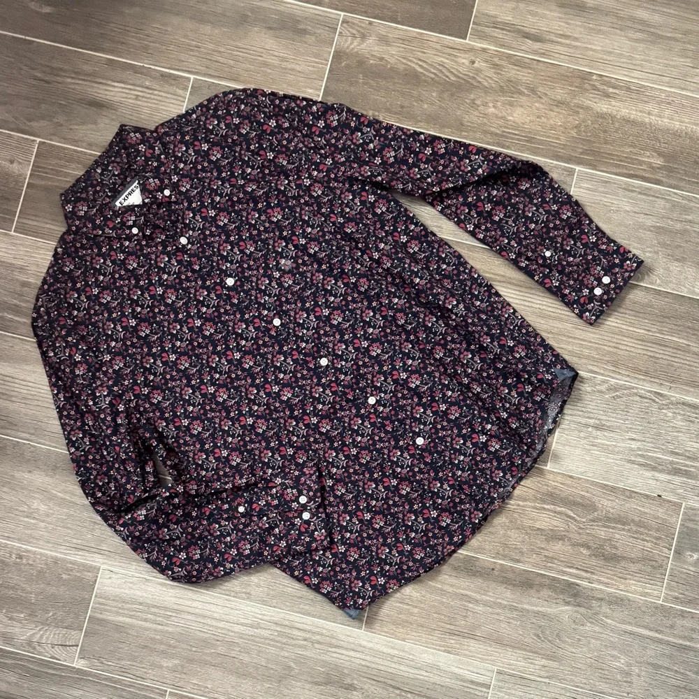 EXPRESS Men's Navy Floral Button Down Long Sleeve
Shirt size Large (NWT) - Picture 4 of 11